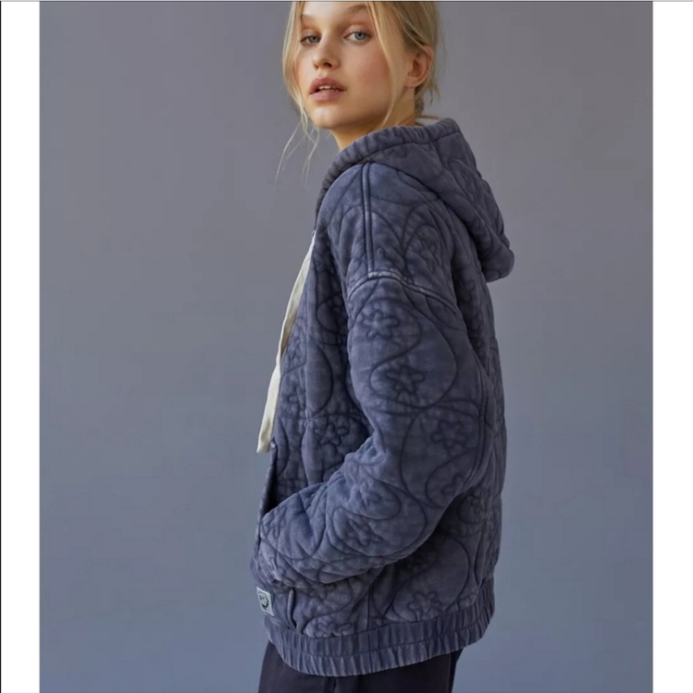 ISO!!!! UO Star Hoodie size M - Picture 1 of 2